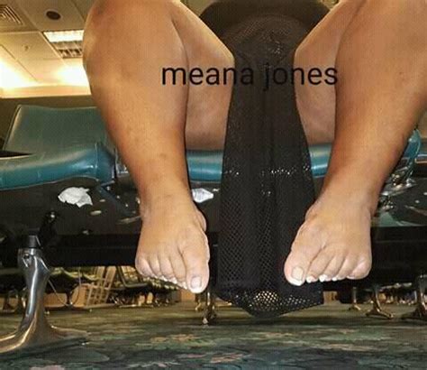 Meana jones grands pieds footjob